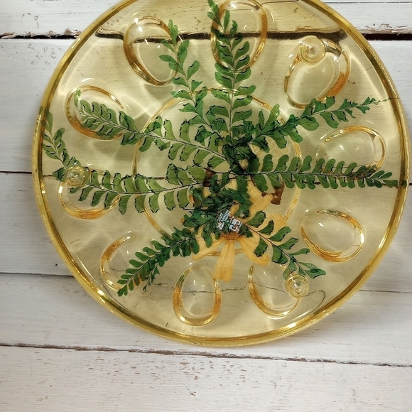 Round Acrylic Resin Egg Plate with Pressed Ferns, Daisy and Butterfly by Design - Picture 6 of 9